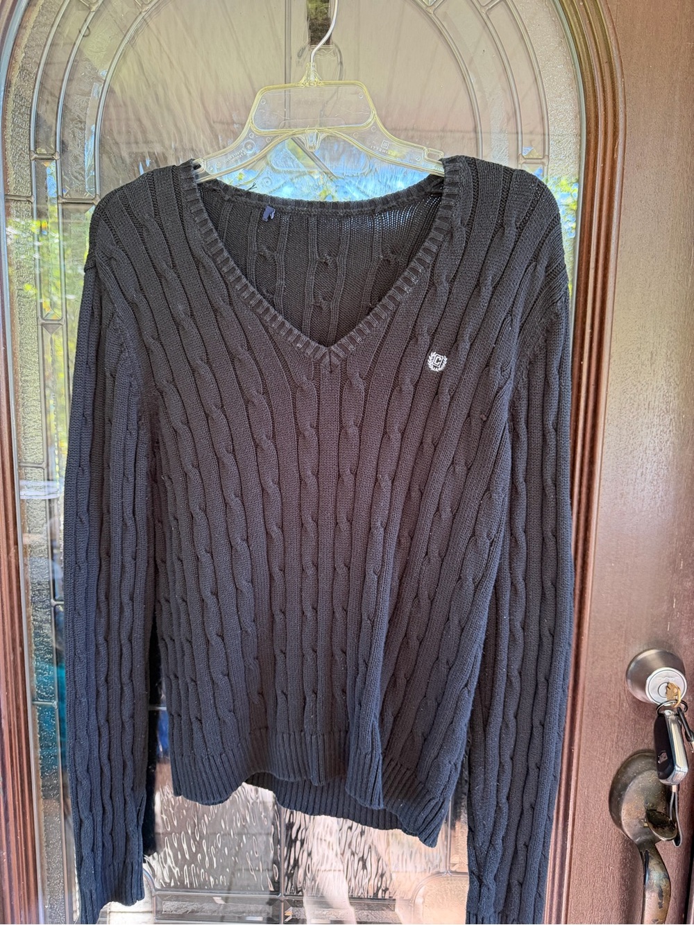 Source Unknown Black Cable-Knit V-Neck Sweater with Crest